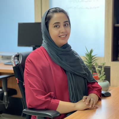 خانم سحر یاقوتی کارشناس ارشد مدیریت دانش در شرکت مشاوران توسعه آینده